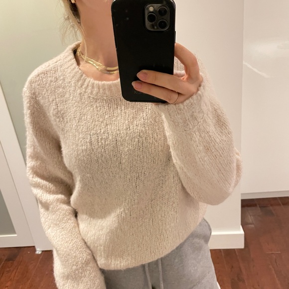 ARITZIA SUNDAY BEST LENNIE SWEATER SIZE LARGE - Picture 4 of 8